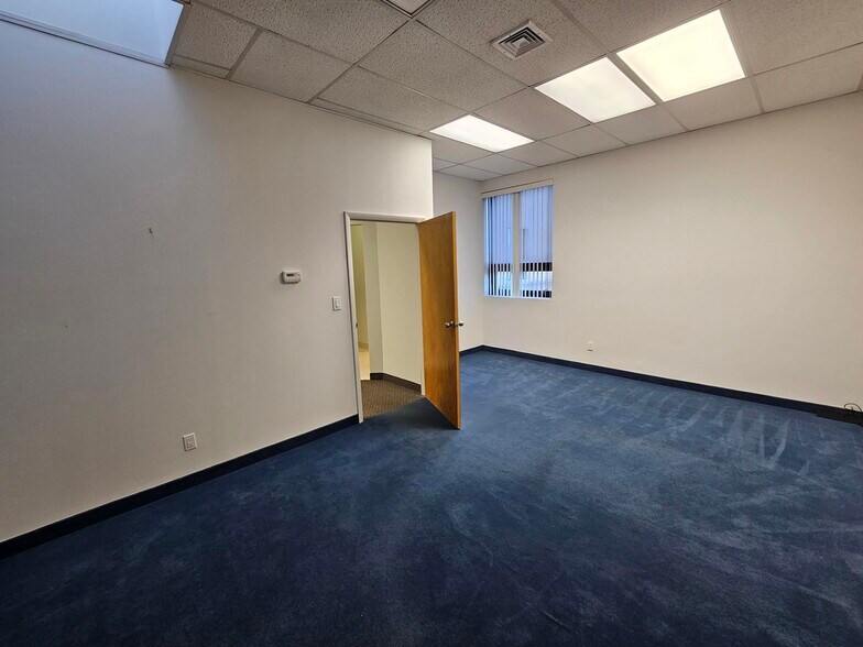 More Photos Of 166 E Jericho Tpke, Mineola Office For Lease