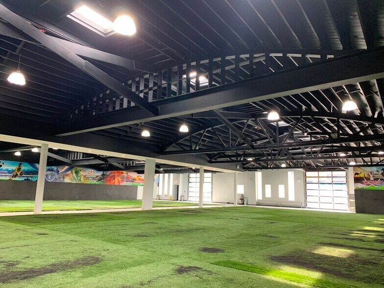 More Photos Of 3801-3809 N Elston Ave, Chicago Industrial For Lease