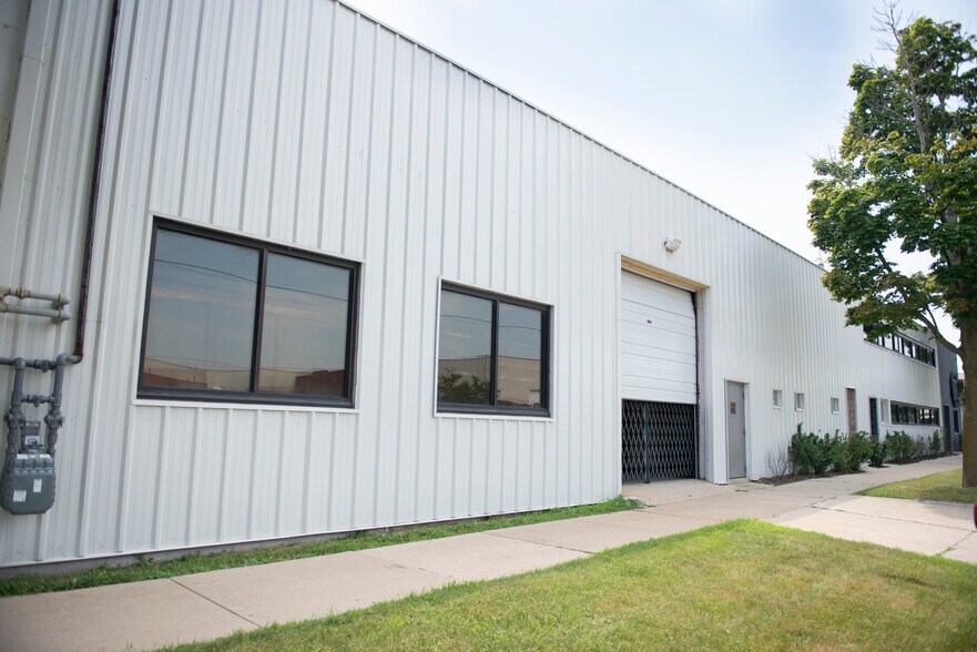 More Photos Of 3866-3870 N Fratney St, Milwaukee Warehouse For Lease