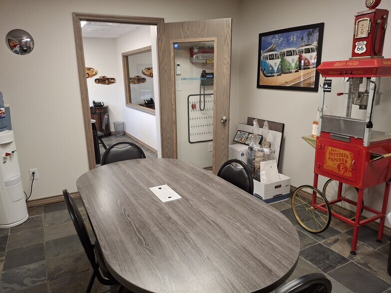 More Photos Of 2001 E Lancaster Ave, Fort Worth Auto Dealership For Sale