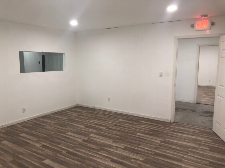 More Photos Of 2250 SW 30th Ave, Hallandale Warehouse For Lease