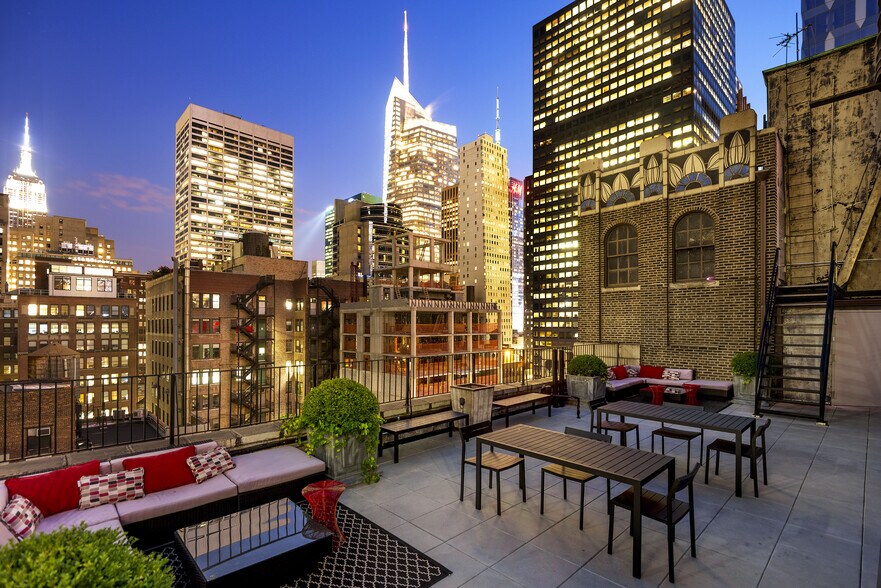 More Photos Of 21 W 46th St, New York Coworking Space