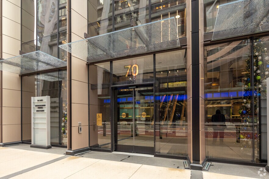 More Photos Of 70 W Madison St, Chicago Office For Sale