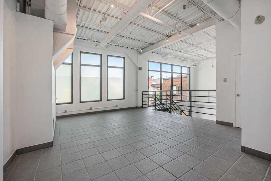 More Photos Of 101-105 Murray St, Ottawa Storefront For Lease