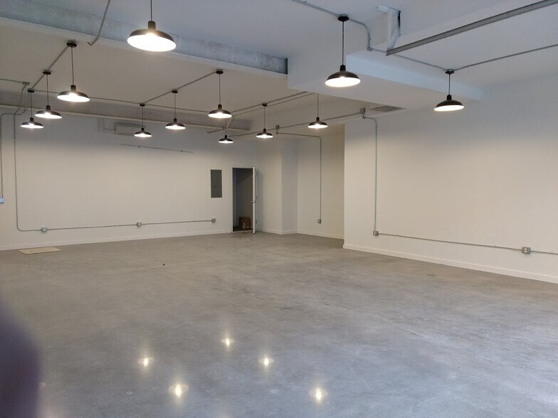 More Photos Of 10 W West St, Baltimore Office For Lease