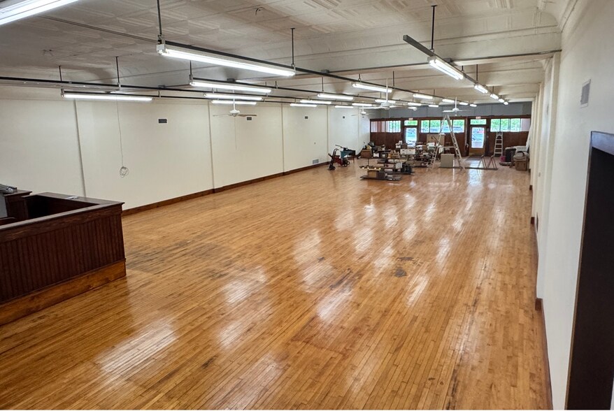 More Photos Of 425-433 1st St, LaSalle General Retail For Lease