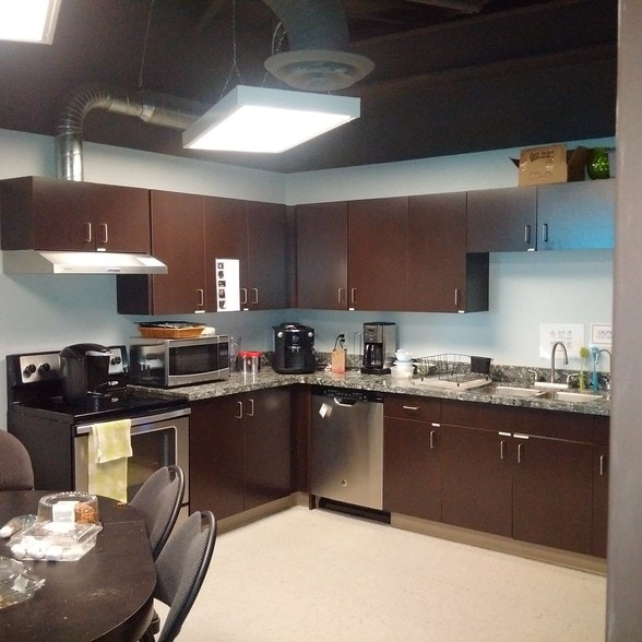 More Photos Of 50 Bittern St, Hamilton Warehouse For Lease