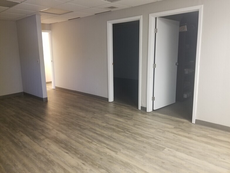 More Photos Of 200 NE 12th St, Moore Warehouse For Lease