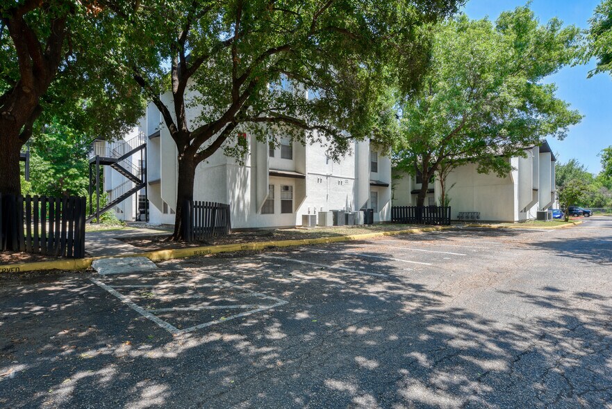 More Photos Of 737 W Mayfield Blvd, San Antonio Apartments For Sale