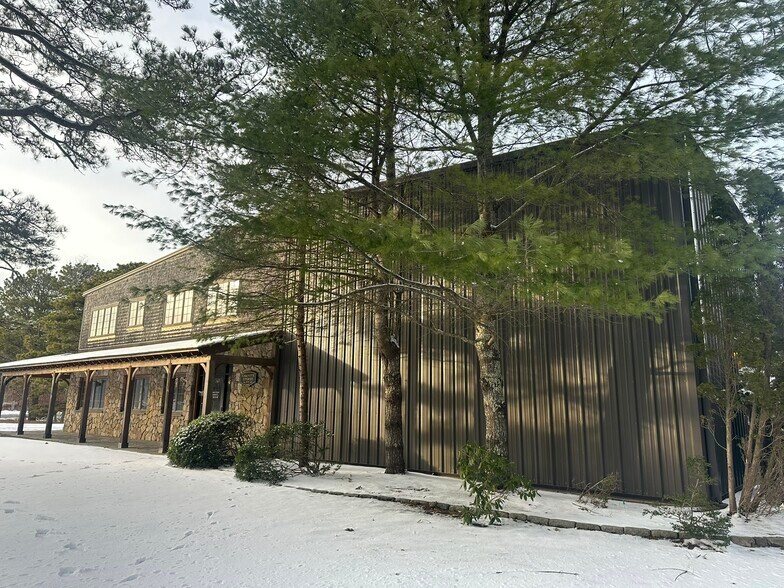 More Photos Of 22 A St, Edgartown Warehouse For Lease