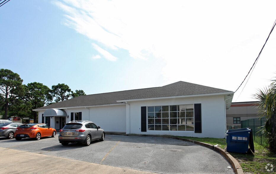More Photos Of 427 Garden St, Pensacola General Retail For Lease