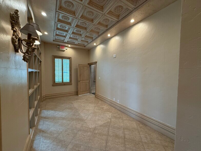 More Photos Of 5974 Silver Springs Dr, El Paso Office For Lease