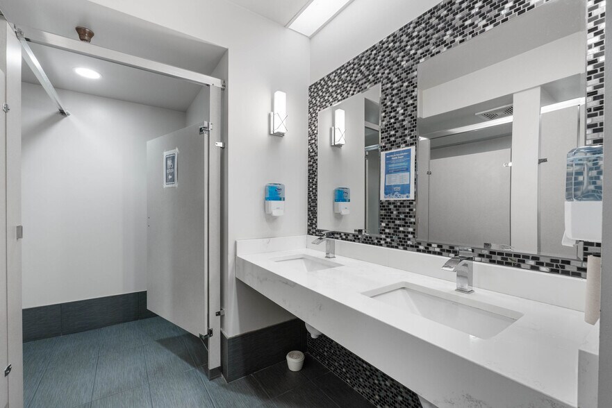 More Photos Of 2201 Lucien Way, Maitland Office For Lease