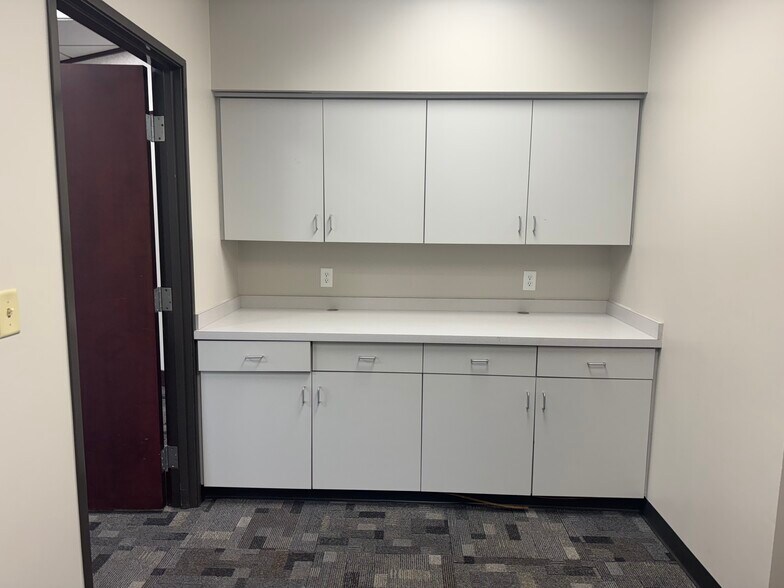 More Photos Of 1818-1820 N Coliseum Blvd, Fort Wayne General Retail For Lease