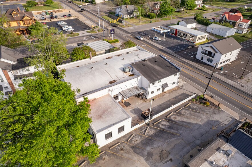 More Photos Of 308 W College St, Pulaski Flex For Sale