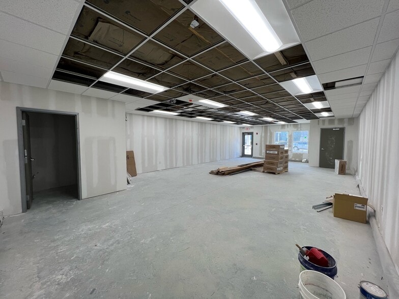 More Photos Of 294 Cowesett Ave, West Warwick General Retail For Lease