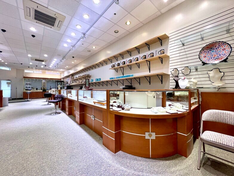 More Photos Of 263 S Franklin St, Juneau General Retail For Sale