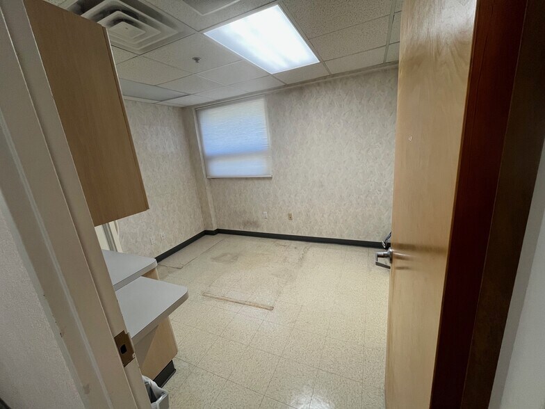 More Photos Of 42 Locust Ave, Wallington Medical For Lease