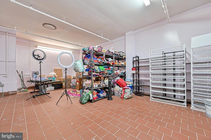 More Photos Of 13 N East Blvd, Vineland Flex For Sale