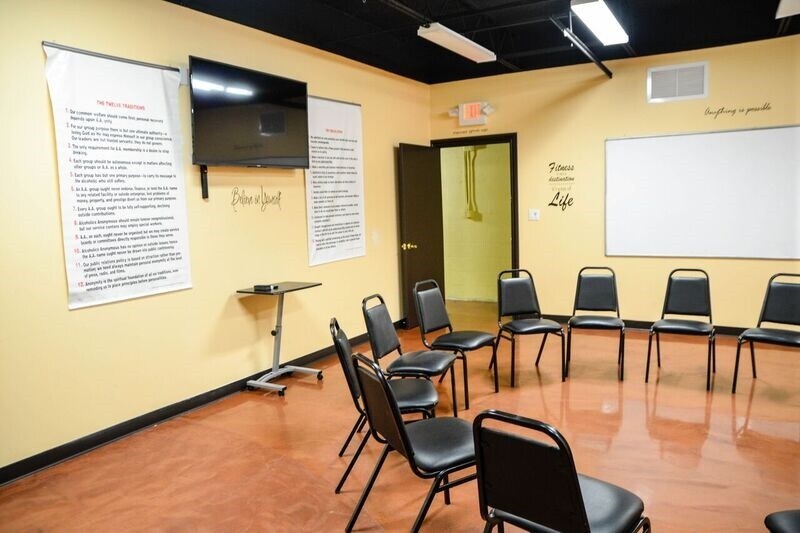 More Photos Of 705 Bond Way, Delray Beach Showroom For Sale