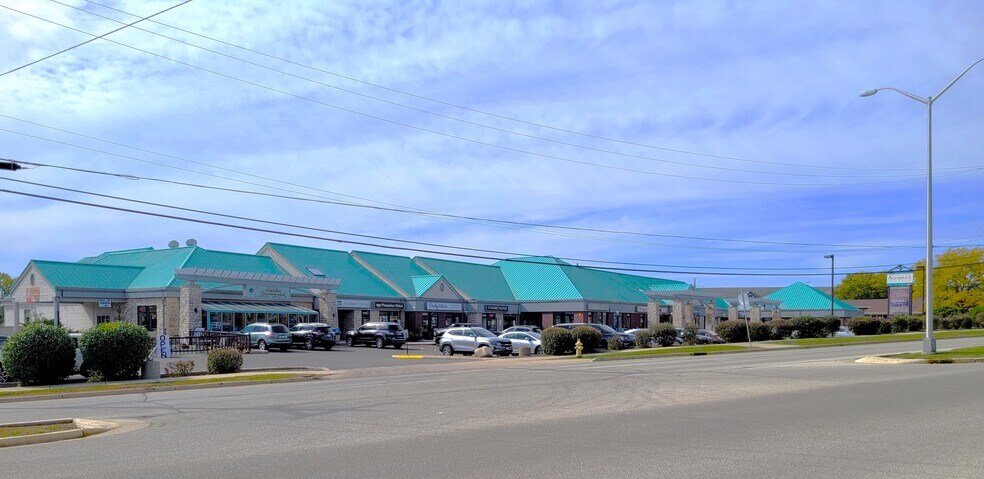More Photos Of 2301-2359 Silvernail Rd, Pewaukee General Retail For Sale