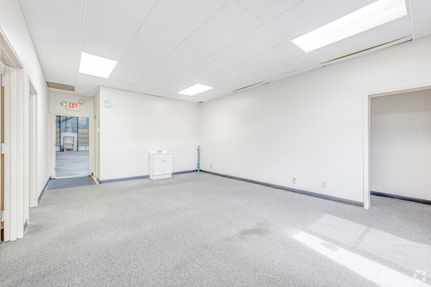 More Photos Of 1870-1908 Forge St, Tucker Distribution For Lease