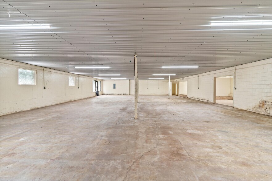 More Photos Of 1402 Riverbend Rd, Dalton General Retail For Sale