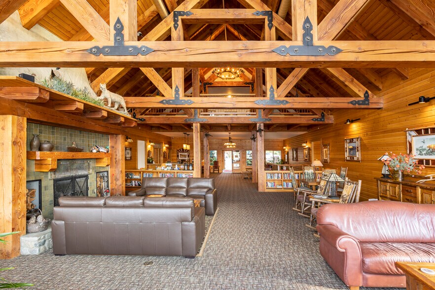 More Photos Of 41-45 Lakeshore Dr, Sagle Hotel For Sale