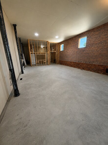 More Photos Of 6943 Monroe, Stockwell Convenience Store For Sale