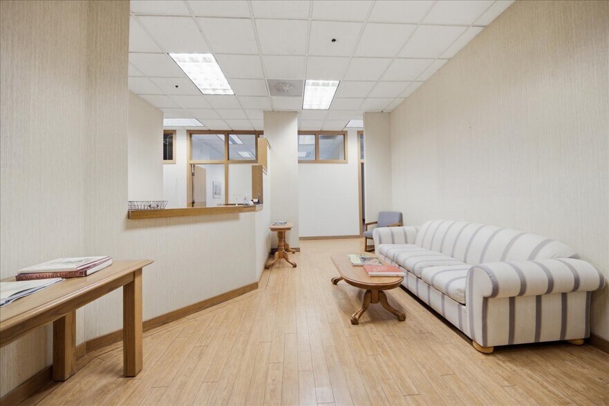 More Photos Of 700 University Ave, Sacramento Office For Lease