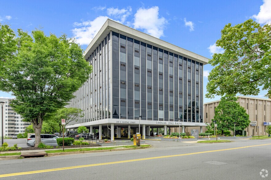 More Photos Of 205 S Whiting St, Alexandria Medical For Lease