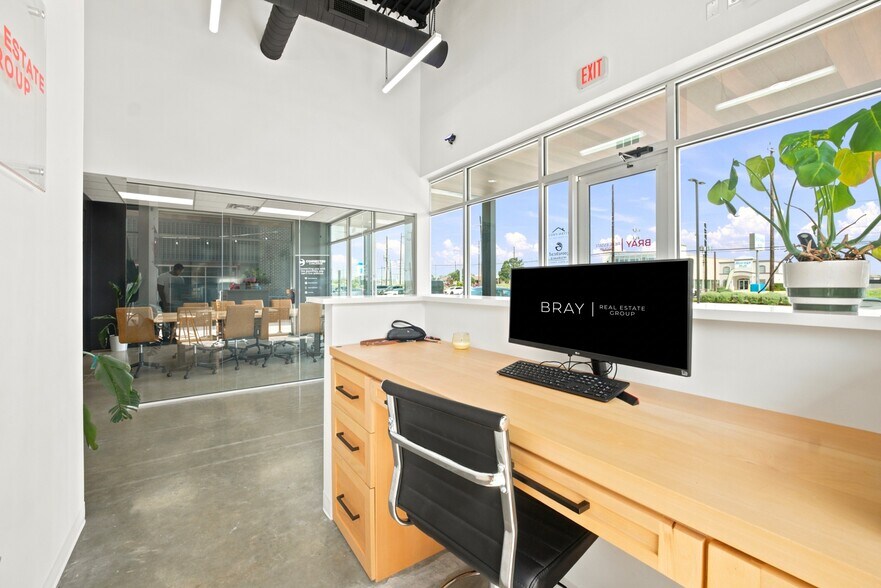 More Photos Of 8610 Potranco Rd, San Antonio Storefront Retail Office For Lease