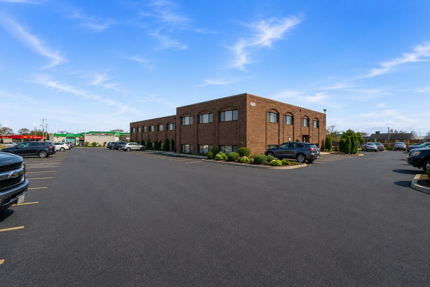 More Photos Of 460 Coventry Ln, Crystal Lake Apartments For Sale