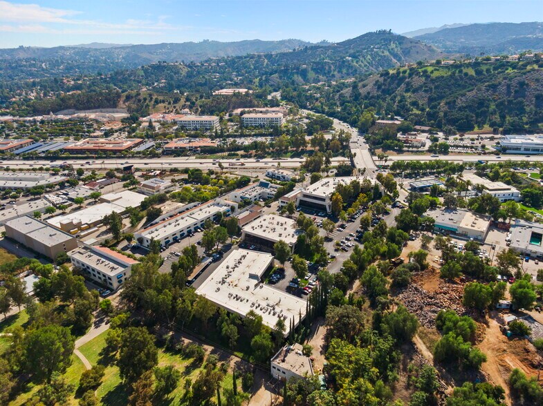 More Photos Of 5000 N Parkway Calabasas, Calabasas Unknown For Lease