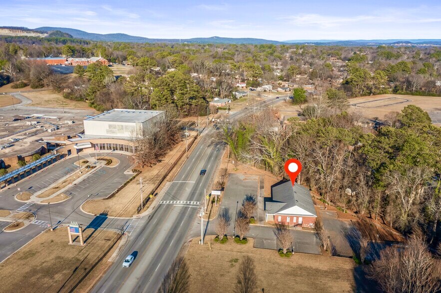 More Photos Of 4815 Sparkman Dr, Huntsville Medical For Sale