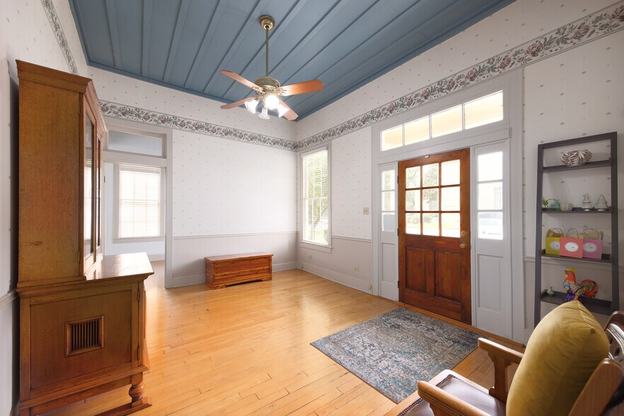 More Photos Of 1304 Guadalupe St, Austin Office For Lease