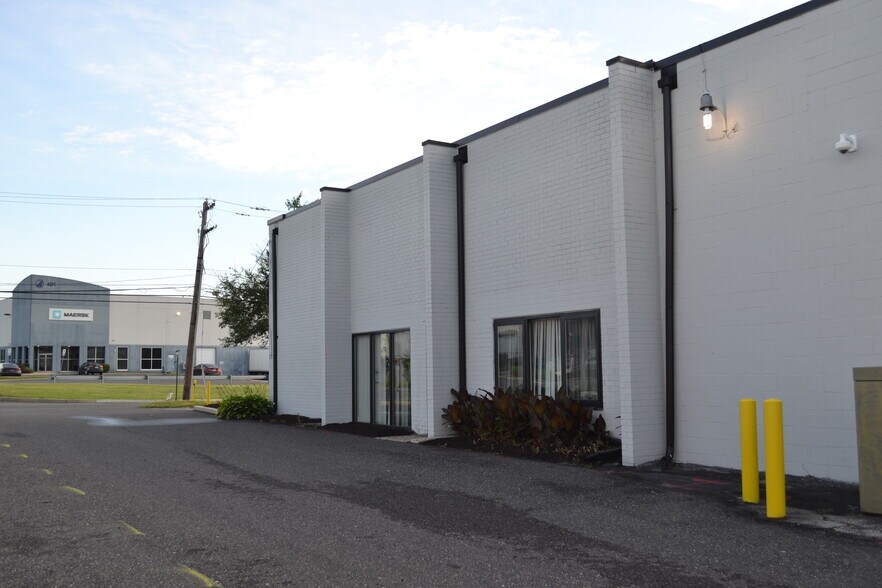 More Photos Of 514 Kaiser Dr, Folcroft Warehouse For Lease