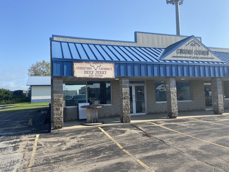 Primary Photo Of 340 E Ann St, Kaukauna General Retail For Lease