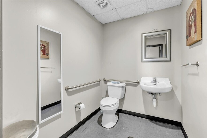 More Photos Of 4610 Center St, Deer Park Light Distribution For Sale