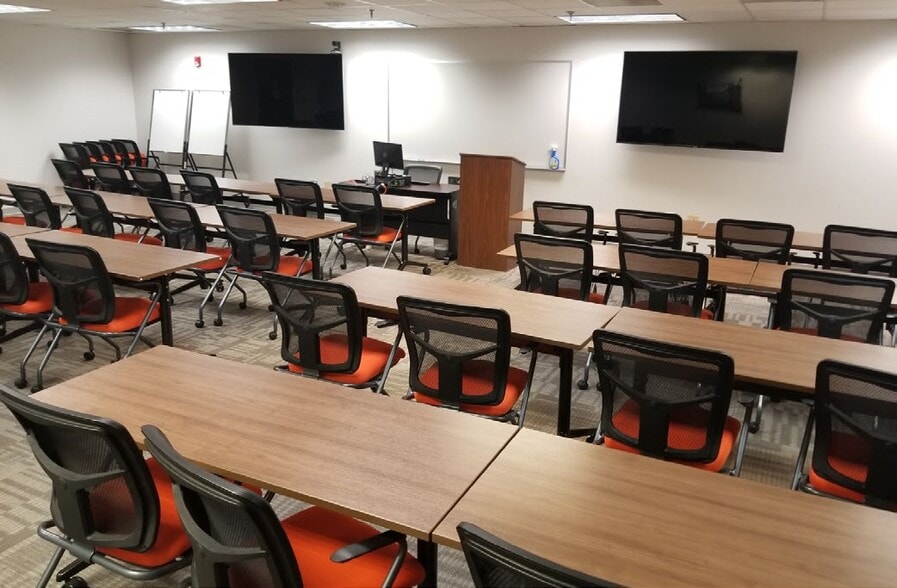 More Photos Of 2810 N Parham Rd, Richmond Medical For Lease