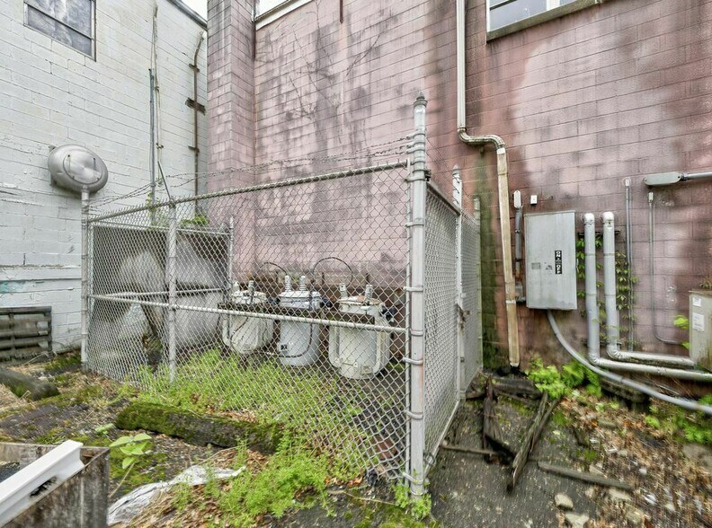 More Photos Of 300-306 W 1st Ave, Roselle Warehouse For Sale