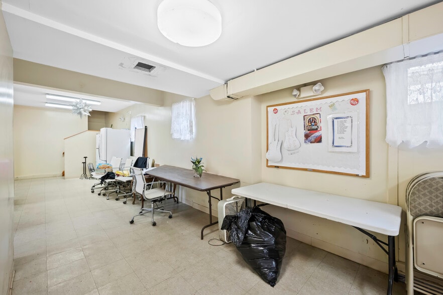 More Photos Of 109 Roslyn Rd, Roslyn Heights Religious Facility For Lease