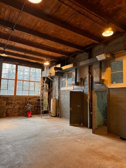 More Photos Of 1032-1038 12th Ave, Grafton Flex For Lease