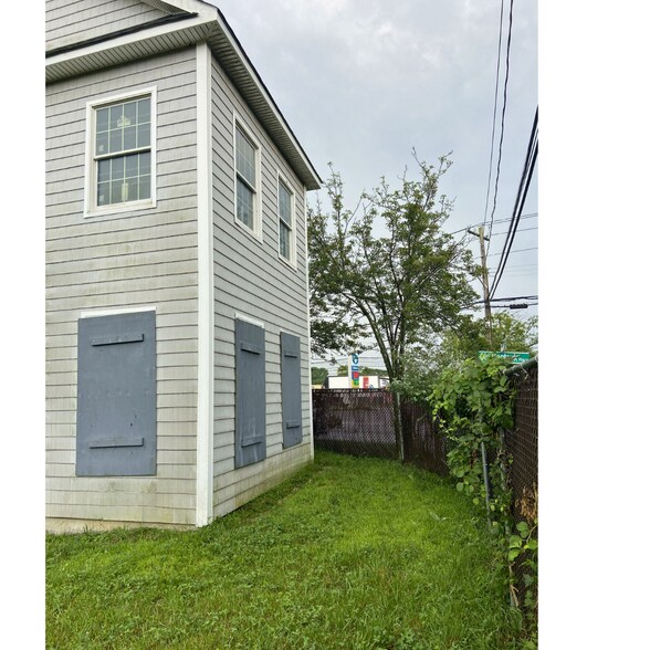 More Photos Of 21 Old Montauk Hwy, Mastic Medical For Sale