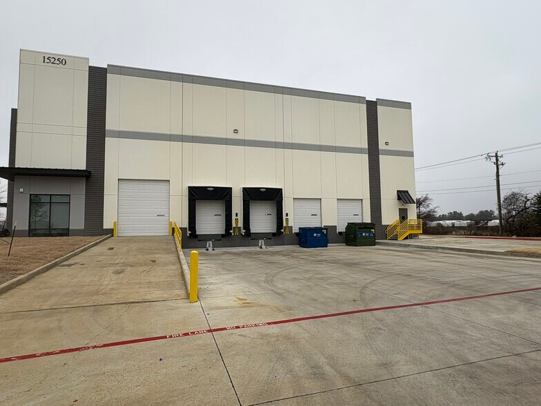 More Photos Of 15250 Frye Rd, Fort Worth Industrial For Sale