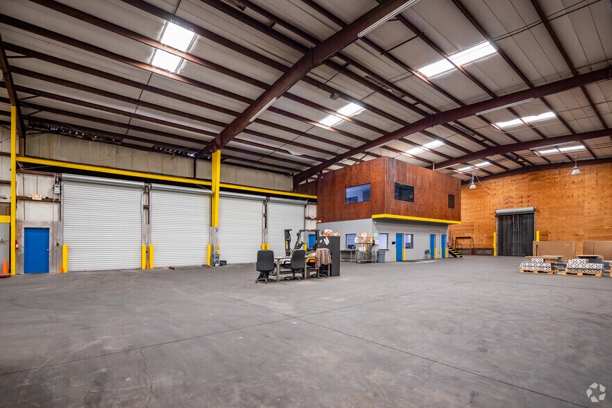 More Photos Of 7004 E Broadway Ave, Tampa Warehouse For Lease