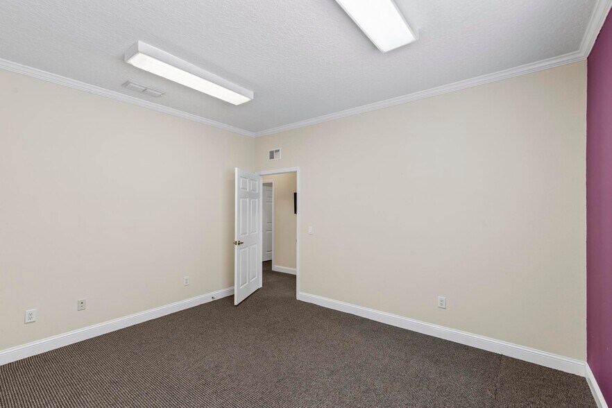 More Photos Of 399 Palm Coast Pky SW, Palm Coast Office For Sale