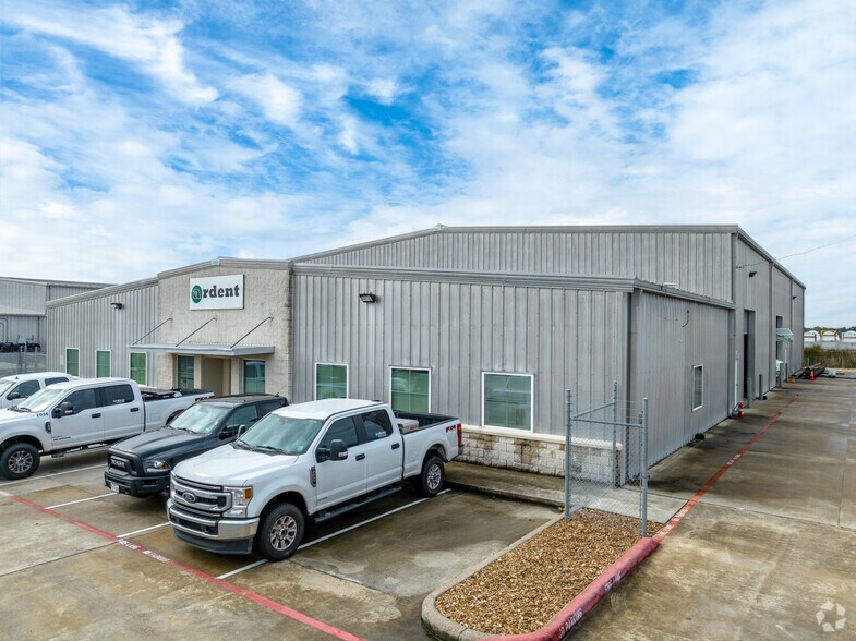 Primary Photo Of 8040 Leesa Ln, Pasadena Warehouse For Lease