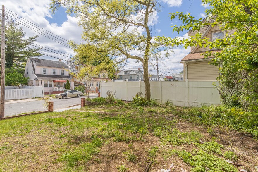 More Photos Of 18803 Ridgedale St, Springfield Gardens Apartments For Sale