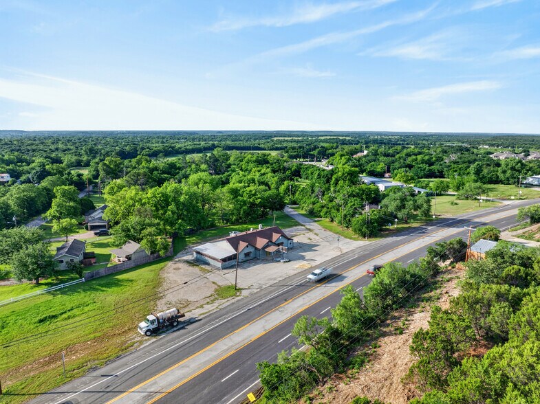 More Photos Of 1311 Highway 180 W, Mineral Wells Flex For Sale